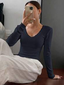 DAZY 女式秋季撞色蕾丝V领修身长袖T恤 - 藏蓝色 - 查看 2