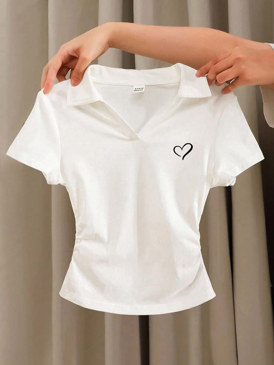 Tween 女童经典休闲时尚可爱心形印花 Polo 衫 V 领修身侧褶短袖短款 T 恤，适合秋冬季，可作为内衣 - 白色 - 查看 1