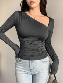 DAZY 女式不对称领口长袖褶皱柔软浪漫修身不对称领口休闲时尚 T 恤，简约 T 恤 - 灰色 - 查看 4