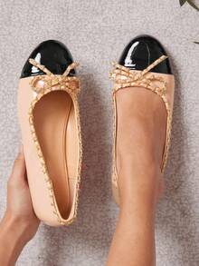 SHUZIA أحذية باليه أنيقة للسيدات مزينة بسلسلة