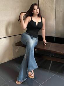 Dazy Plus 纯色半纽扣领合身弹力黑色短款吊带背心 - 黑色 - 查看 4