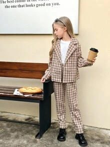 SHEIN Chaqueta de blazer caqui para niñas preadolescentes combinada con pantalones holgados a cuadros, conjunto cómodo y elegante para otoño/invierno - Caqui - Ver 3