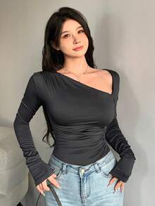 DAZY 女式不对称领口长袖褶皱柔软浪漫修身不对称领口休闲时尚 T 恤，简约 T 恤 - 灰色 - 查看 5