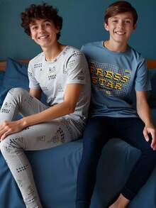 青少年男孩流行电子竞技主题图案贴身家居服套装，灰蓝色和海军蓝色，柔软有弹性的针织面料，舒适且适合休闲活动 - 灰色 - 查看 1