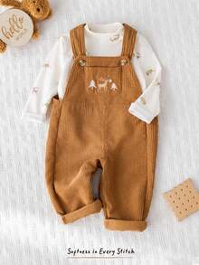 Cozy Pixies 2 件套男婴驯鹿卡通图案针织柔软圆领长袖套头衫和棕色调围兜工装裤套装 - 卡其色 - 查看 1