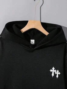 SHEIN 青少年男童简约宽松撞色字母印花卫衣，休闲学院风，舒适百搭，面料柔软，适合日常穿着、上学、外出、户外活动，秋冬季男童卫衣，青少年黑色卫衣，十字架图案卫衣，秋冬季男童卫衣，青少年黑色基督教卫衣，哥特十字架酷炫摇滚印花卫衣 - 黑色 - 查看 3