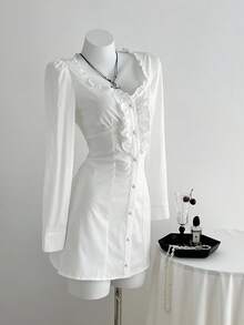 SHEIN Unity 一件白色波点纹理连衣裙，纽扣装饰，荷叶边下摆，心形领口，收腰A字版型，休闲、优雅、复古风格 - 白色 - 查看 6