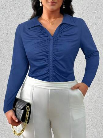 SHEIN Privé Plusstorlek enfärgad slim fit rynkad krage casual t-shirt