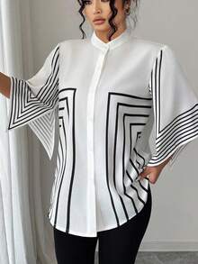 Elenzga Bộ sưu tập Kooky Elegance (Woe Is Me Vibes) (Wednesday Aesthetic) Áo sơ mi nữ công sở đa năng, cổ đứng, họa tiết hình học, in kỹ thuật số đen trắng, dáng rộng, tay lửng, hở trước, giúp thon gọn khi đi làm, cổ tròn cỡ lớn - Đen và trắng - Xem 3