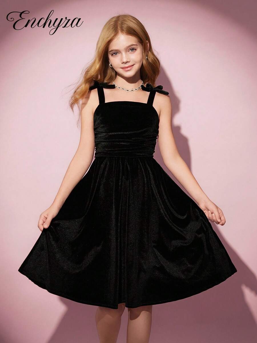 女孩万圣节哥特式黑色天鹅绒细肩带连衣裙，带蝴蝶结肩带，A 字腰褶裙，优雅精致的迷你派对连衣裙 - 黑色 - 查看 1