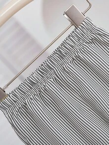 SHEIN Playful Pals طقم بنطلون وقميص كاجوال بسيط للفتيات الرضع في الربيع والخريف، قميص أصفر وأبيض مخطط بياقة طويلة الأكمام مزين بتطريز أسود، مع بنطلون مطابق، مناسب للاستخدام اليومي في المدرسة