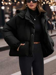 EURMUSE Áo khoác nữ dáng ngắn chần bông có mũ trùm đầu, vai trễ, viền rút dây - màu đen - Xem 4