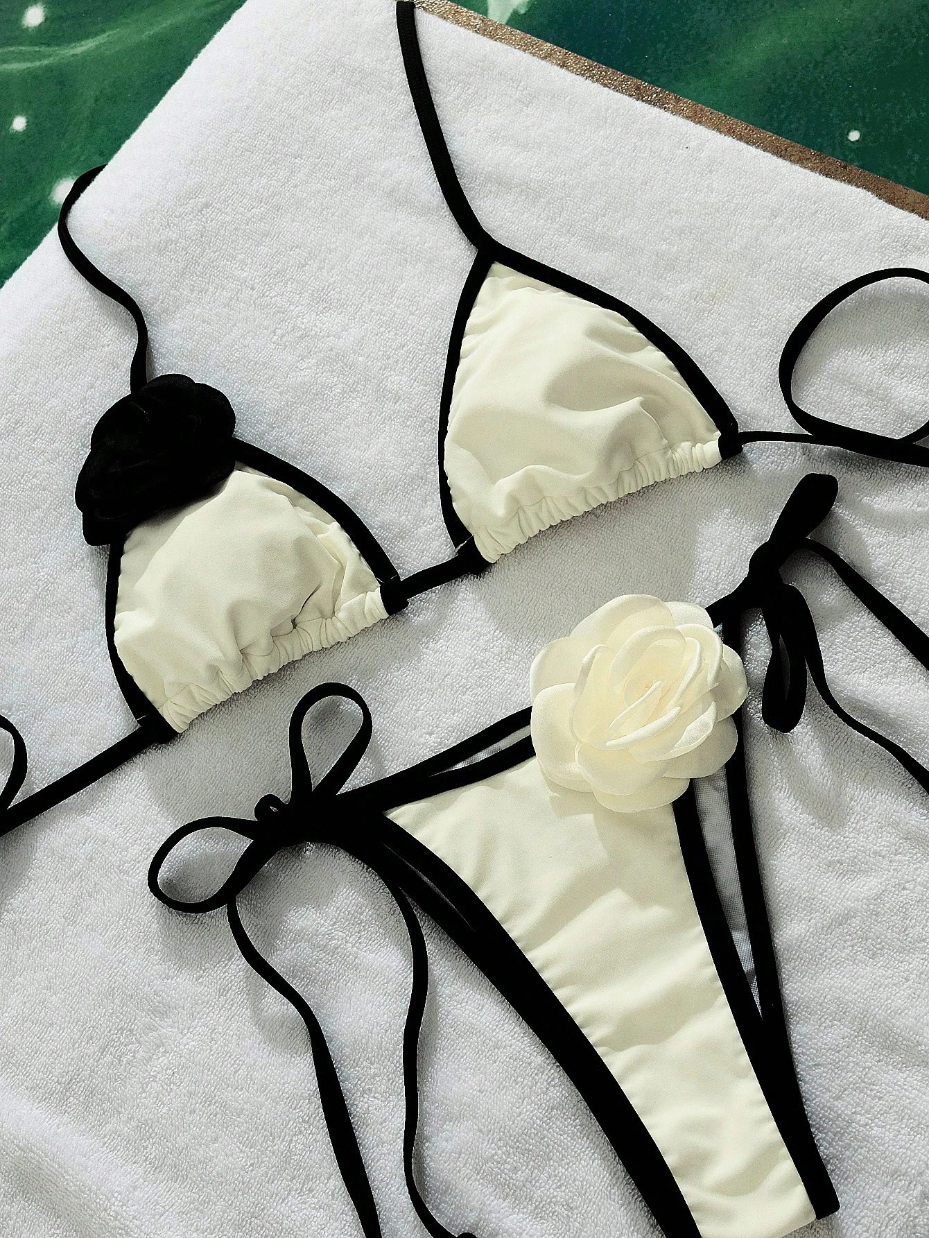 Swim Mod Conjunto de Maiô Bikini Sexy com Alça Halter e Amarração em Cores Contrastantes, Férias na Praia - Preto e Branco - Visão 5