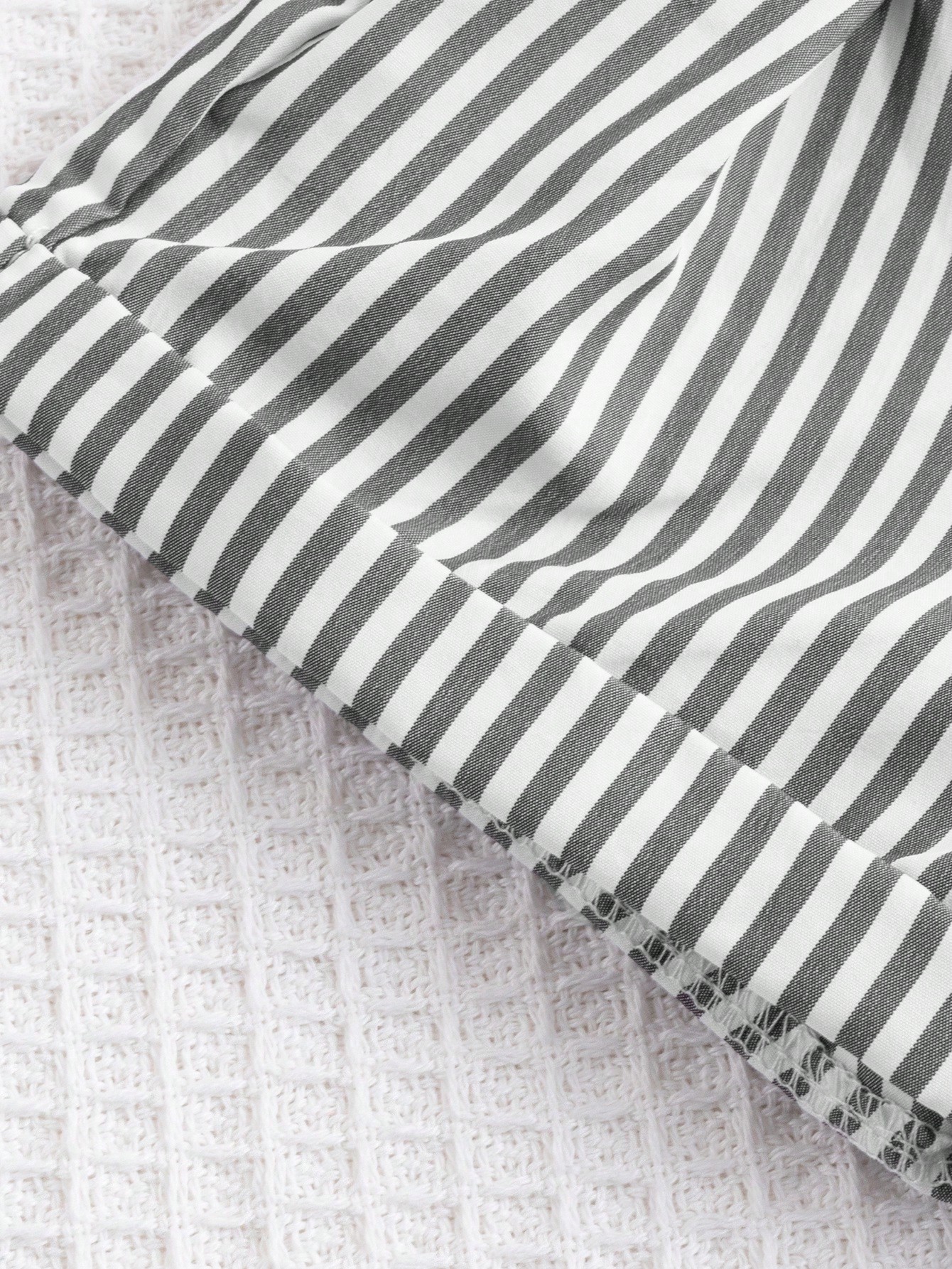 SHEIN طقم ملابس علوية أنيقة مزينة بالزهور مع شورت...