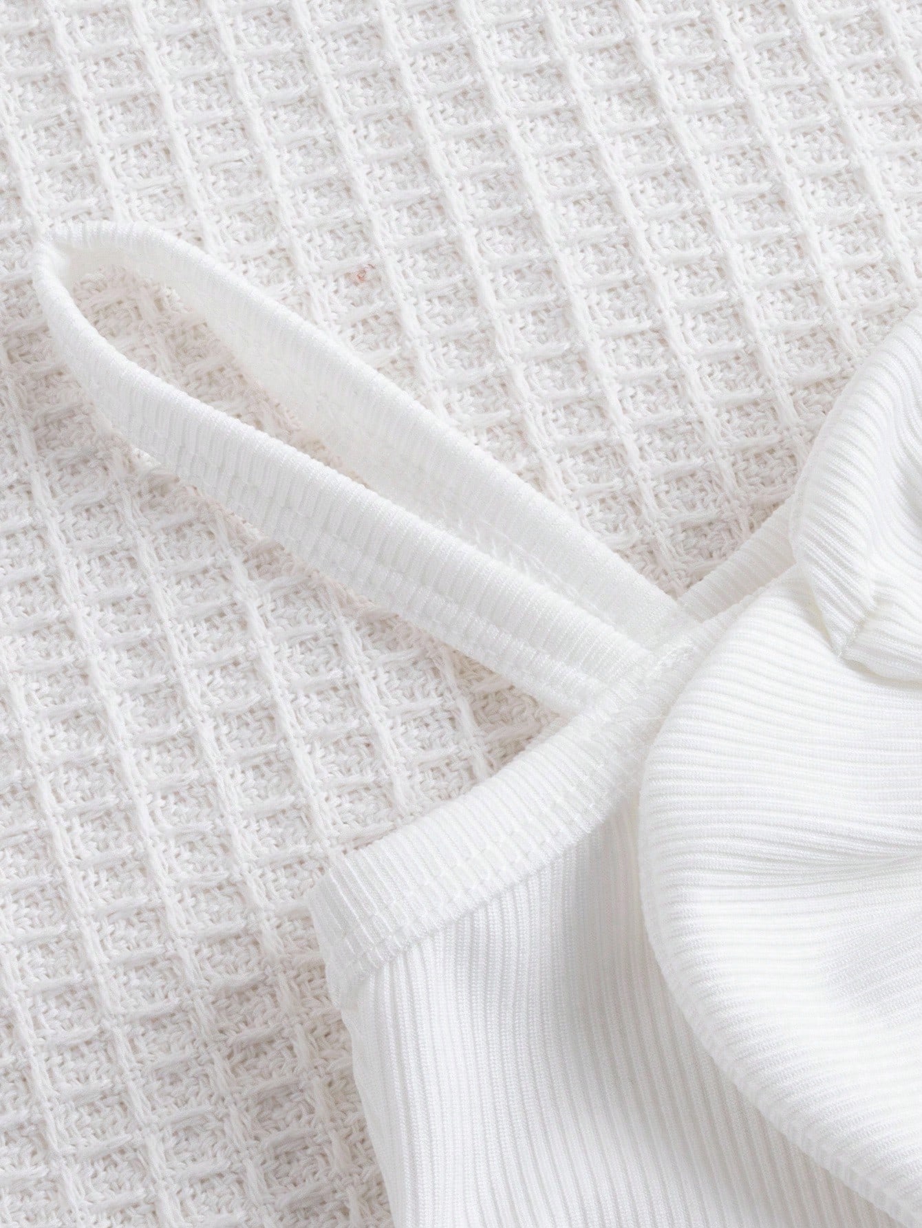 SHEIN طقم ملابس علوية أنيقة مزينة بالزهور مع شورت...