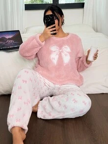 SHEIN 大码女式毛绒刺绣蝴蝶结图案蓬松睡衣套装，粉色刺绣蝴蝶结上衣搭配长袖长裤，休闲家居服，秋冬粉色家居服套装，舒适保暖。 - 粉色 - 查看 4