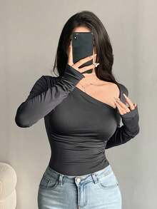 DAZY 女式不对称领口长袖褶皱柔软浪漫修身不对称领口休闲时尚 T 恤，简约 T 恤 - 灰色 - 查看 7