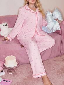 SHEIN Conjunto de pijama de talla grande con lazo dulce y estampado de rayas en la parte superior y pantalones, ropa de otoño e invierno - Rosa - Ver 5