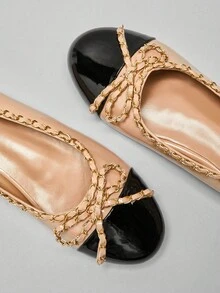 SHUZIA أحذية باليه أنيقة للسيدات مزينة بسلسلة