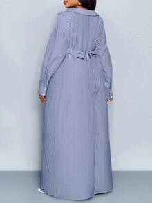 SHEIN CURVE+ Robe chemise à rayures avec boutons pour femmes grandes tailles, ourlet asymétrique, manches dolman, jupe longue évasée fendue, chemise portefeuille, vêtements automne/hiver, élégante, pour le travail, décontractée, ensemble deux pièces (floral aléatoire)