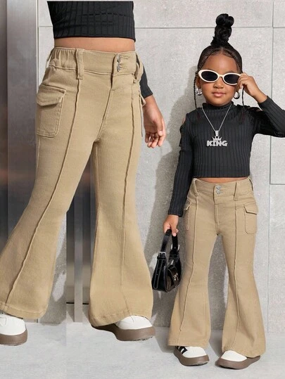 年轻女孩卡其色牛仔弹力紧身喇叭裤