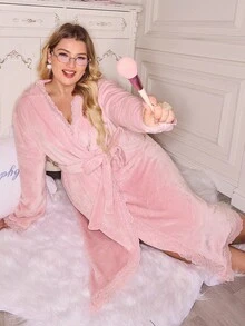 SweetSlumber Robe ample en peluche et dentelle, style patchwork, doux, grande taille, robe d'automne/hiver rose, robe de grande taille, robe de grande taille pour femmes, vêtement de nuit de grande taille, rose, robe rose moelleuse pour femmes, tenue confortable - Rose bonbon - Voir 6