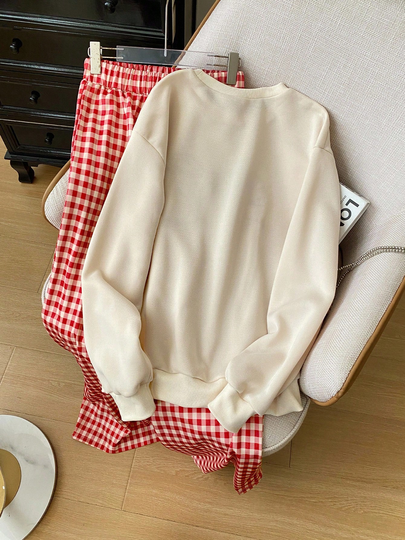 مجموعة بنطلون فضفاض مطبوع رقميًا بنمط المربعات وبل...