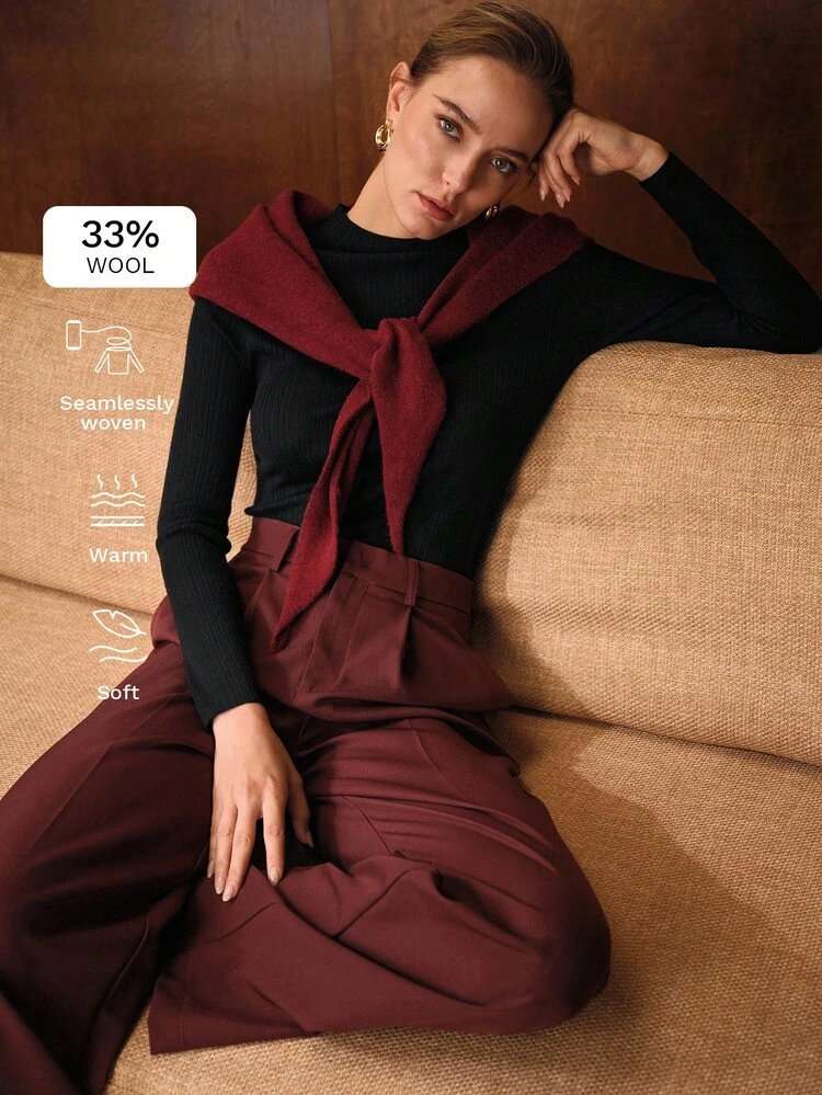 Maglione aderente a collo a imbuto tinta unita