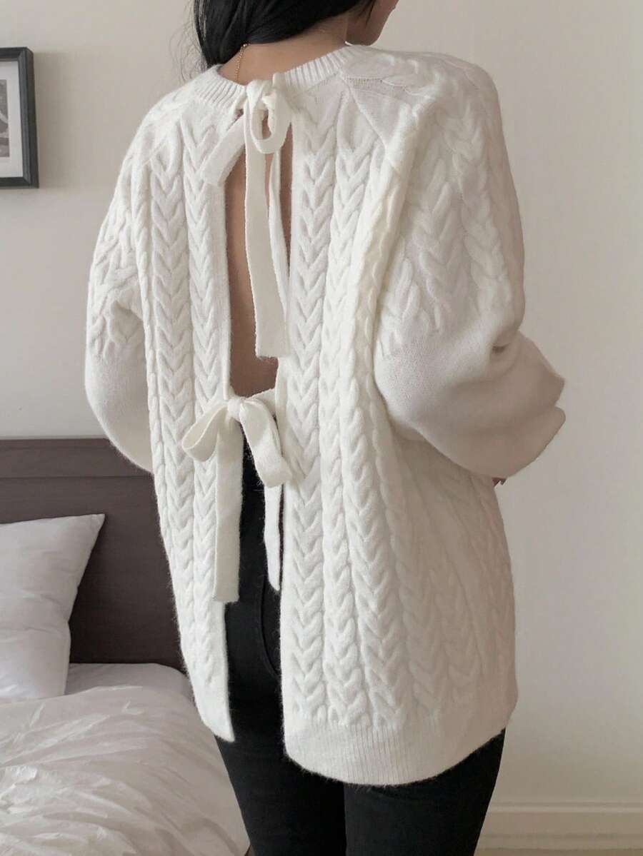 DAZY 女士圆领套头毛衣，柔软蓬松，宽松露背系带设计，秋冬度假必备 - 白色 - 查看 1