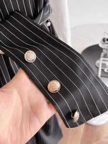 Sweetra Young 2 件套青少年女孩领口条纹金属纽扣束腰上衣和条纹喇叭裤通勤复古套装 - 黑色 - 查看 4