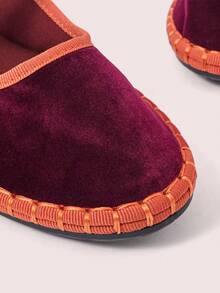 CUCCOO DOLLMOD 女士勃艮第天鹅绒经典舒适玛丽珍平底鞋，优雅时尚 - 中紫紅色 - 查看 4