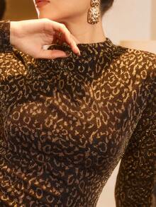 Poéselle 金属豹纹网纱长袖上衣，闪亮派对上衣，适合夜店、假日和闺蜜聚会，时尚通勤豹纹提花长袖T恤，优雅华丽，适合派对、聚会、婚礼宾客礼服、节日穿着及其他场合，豹纹印花上衣，金属网纱长袖派对上衣，动物纹夜店装，闪亮夜店装，假日派对装，亮片网纱上衣，个性动物纹印花 - 金色 - 查看 3