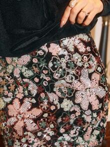 Poéselle تنورة قصيرة مطرزة بالترتر الأسود، للحفلات والكريسماس للنساء، سهرة فاخرة للنساء، أزياء رأس السنة للنساء، أزياء هالوين، تنورة ضيقة مطرزة بالترتر والزهور للنساء، مناسبة للحفلات والعشاء وارتداء رأس السنة والضيوف في حفلات الزفاف وحفلات وغيرها من المناسبات، خريف/شتاء - متعدد الألوان - مشاهدة 3