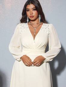 Viva Relle 大尺碼女款優雅浪漫奢華派對/婚禮賓客珍珠與水鑽裝飾長袖V領收腰百褶流暢開衩長洋裝（隨機珍珠裝飾） - 杏色 - 查看 4