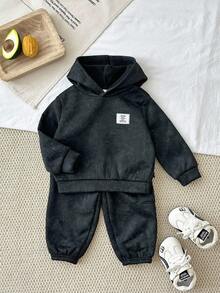 SHEIN 2pcs/Set Toddler Boys/Girls Black Hoodie Sweatshirt And Sweatpants Outfit, Comfortable Casual Basic Hoodies And Pants Set, Suitable For Indoor, Outdoor, Daily Wear, Sports, Play, Party, Photography, Holidays In Autumn/Winter Baby Boy Sweatsuit Baby Set Autumn Winter Season Baby Tracksuit Baby Boys Outfit Late Fall Baby Boy Hoodie Set - Black - View 6