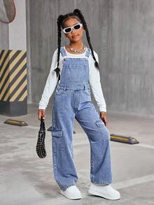 SHEIN Sparklyn Quần yếm denim và áo liền quần cho bé gái tuổi teen, trang phục thường ngày ngọt ngào cho mùa hè! Được làm từ vải denim thoải mái, màu xanh nhạt, có túi nắp phía trước, cài nút eo bên hông dễ mặc, dáng rộng thoải mái, thiết kế ống rộng và cạp cao giúp tôn dáng. Thích hợp cho các buổi đi chơi hàng ngày, thường ngày ở trường, mùa tựu trường, du lịch và nghỉ dưỡng, giúp bạn nổi bật giữa đám đông. - Rửa nhẹ - Xem 7