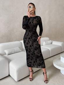 Lavishia 黑色植绒圆领长袖修身中长连衣裙，时尚 - 黑色 - 查看 5