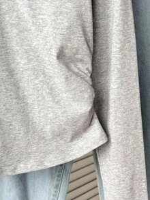 少女灰色百搭长袖T恤，设计师款，夏季休闲图案刺绣Polo衫，及腰修身剪裁，干净利落的灰色长袖上衣，Y2K风格上衣 - 灰色 - 查看 4