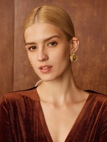 MOTF PREMIUM BÔNG TAI MẮT HỔ TRÒN TRANG TRÍ SANG TRỌNG - Vàng - Xem 4