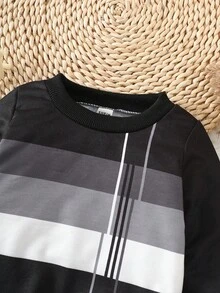 SHEIN مجموعة بلوزة وبنطلون رياضي بأكمام طويلة وياقة مستديرة للأطفال والرضع الصبية بتصميم مريح وطباعة شريطية كلاسيكية، مناسبة للخريف والشتاء، قطعتان