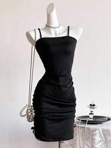 Sweetra Young 黑色优雅贴身迷你连衣裙，配有荷叶边肩带和蝴蝶结装饰，适合日常穿着和派对、情人节 - 黑色 - 查看 1