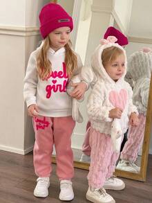 SHEIN Bộ 2 áo nỉ có mũ thêu hình trái tim và quần cạp chun mềm mại cho bé gái, trang phục thường ngày cho hoạt động ngoài trời hoặc mặc trong nhà thoải mái, đa năng cho mùa đông - Hồng - Xem 3