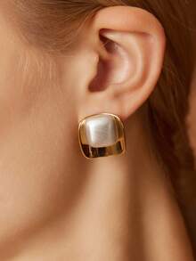 MOTF PREMIUM WOMEN STUD EARRINGS - Gold - View 1