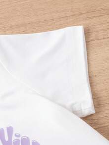 SHEIN Playful Pals Áo thun tay ngắn màu trắng phong cách đường phố thời trang dành cho bé gái có họa tiết in, kết hợp với quần ống rộng màu hồng, mùa hè - Màu tím - Xem 4