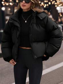 EURMUSE Áo khoác nữ dáng ngắn chần bông có mũ trùm đầu, vai trễ, viền rút dây - màu đen - Xem 6