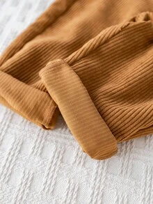 Cozy Pixies 2 件套男婴驯鹿卡通图案针织柔软圆领长袖套头衫和棕色调围兜工装裤套装 - 卡其色 - 查看 4