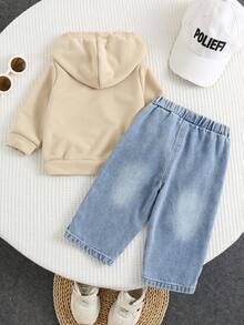 SHEIN 2 件婴儿男童/女童秋冬连帽压花卫衣帽衫搭配浅蓝色牛仔阔腿裤，中性婴儿服装，婴儿冬装 - 彩色 - 查看 2