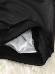 SHEIN مجموعة بلوزة وبنطلون رياضي بأكمام طويلة وياقة مستديرة للأطفال والرضع الصبية بتصميم مريح وطباعة شريطية كلاسيكية، مناسبة للخريف والشتاء، قطعتان