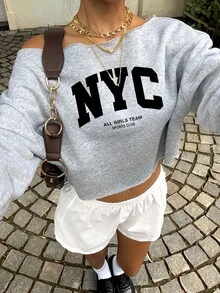 SHEIN EZwear 女式露肩纽约字母印花短款运动衫，健身舞蹈运动衫，秋冬宽松圆领长袖厚套头运动衫，时尚款式适合街头和机场穿着 - 彩色 - 查看 4