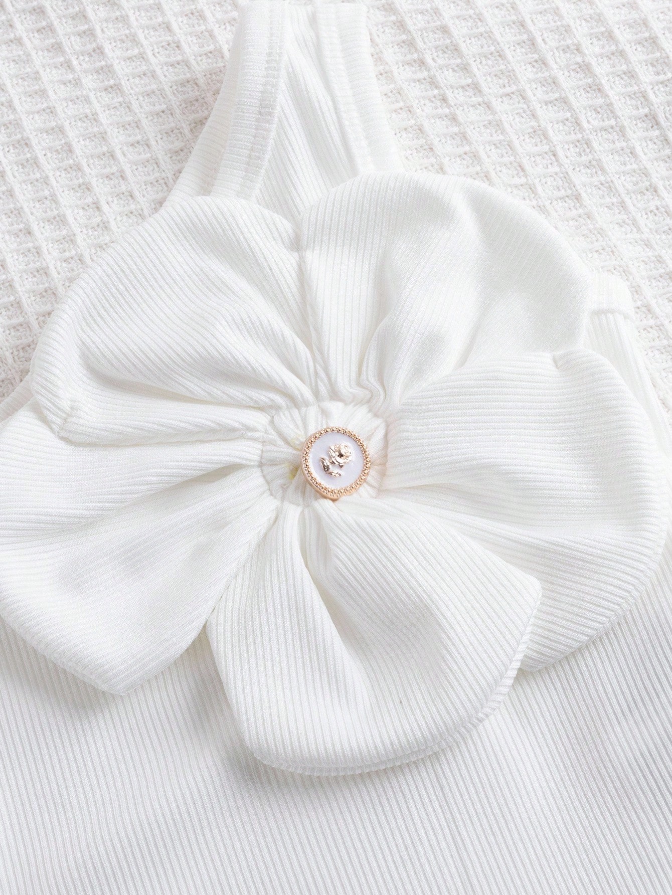 SHEIN طقم ملابس علوية أنيقة مزينة بالزهور مع شورت...